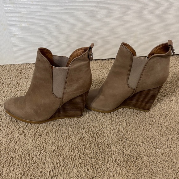 Coach Farah Women's Tan Wedge Ankle Boots.  Size 8B - Picture 3 of 4